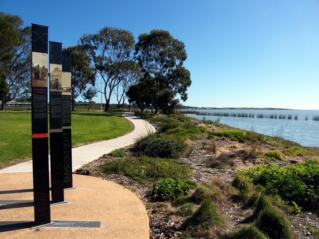Coorong Waterfront Retreat Villa Meningie Exteriör bild