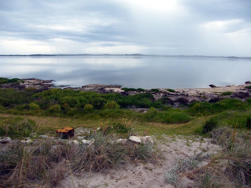 Coorong Waterfront Retreat Villa Meningie Exteriör bild